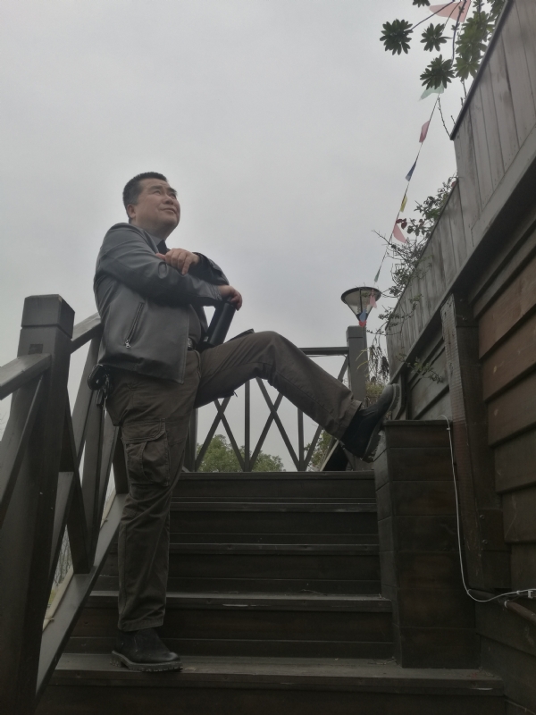 孤单背影的第一张照片--盐城相亲服务中心