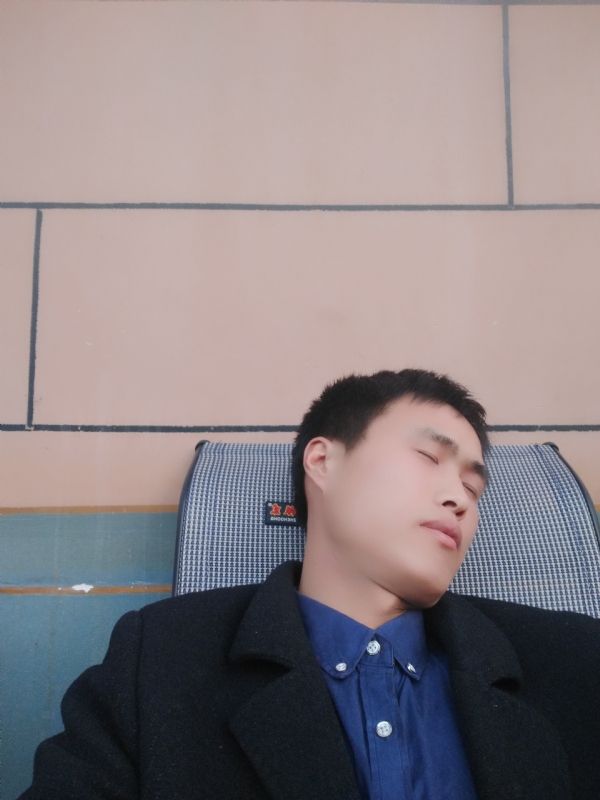 有钱爱情才能长久的第一张照片--盐城相亲服务中心