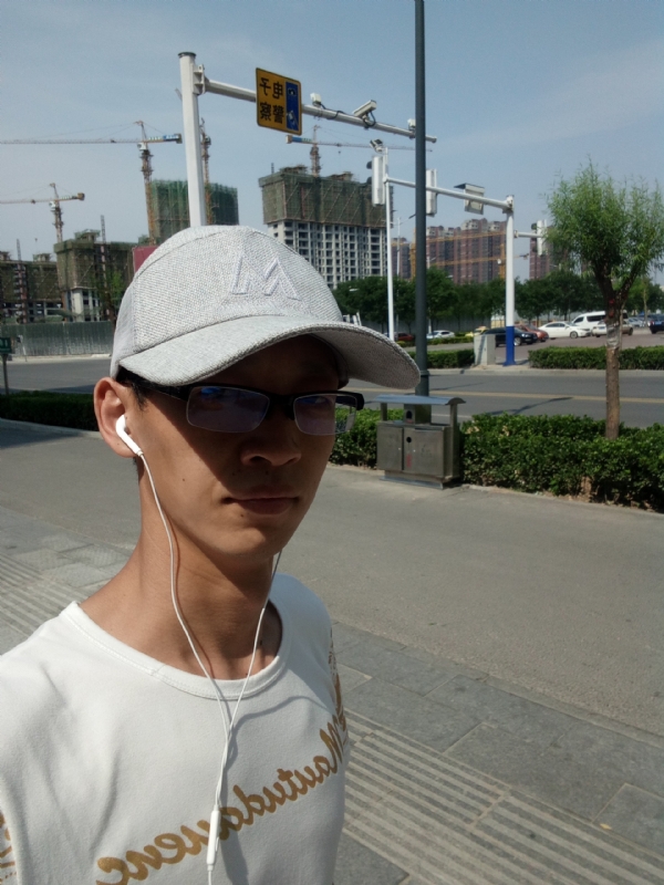挥一挥手什么都没有的第一张照片--盐城相亲服务中心