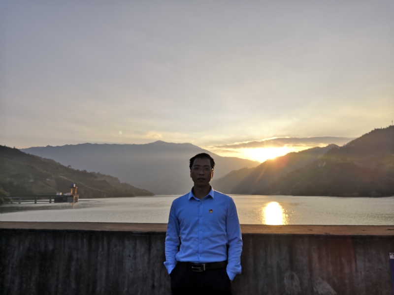 庸人自扰的第一张照片--盐城相亲服务中心