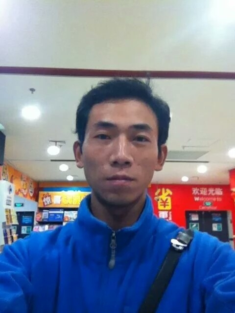 青草地溪水边的第一张照片--盐城相亲服务中心