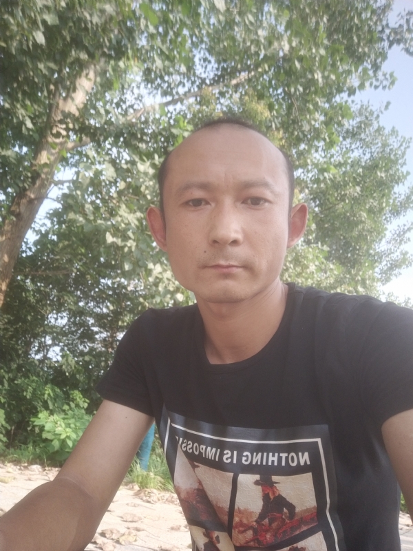 80大叔的第一张照片--盐城相亲服务中心