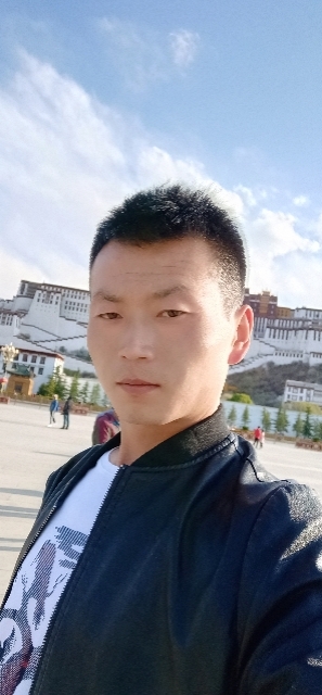 阳光下的小草的第一张照片--盐城相亲服务中心