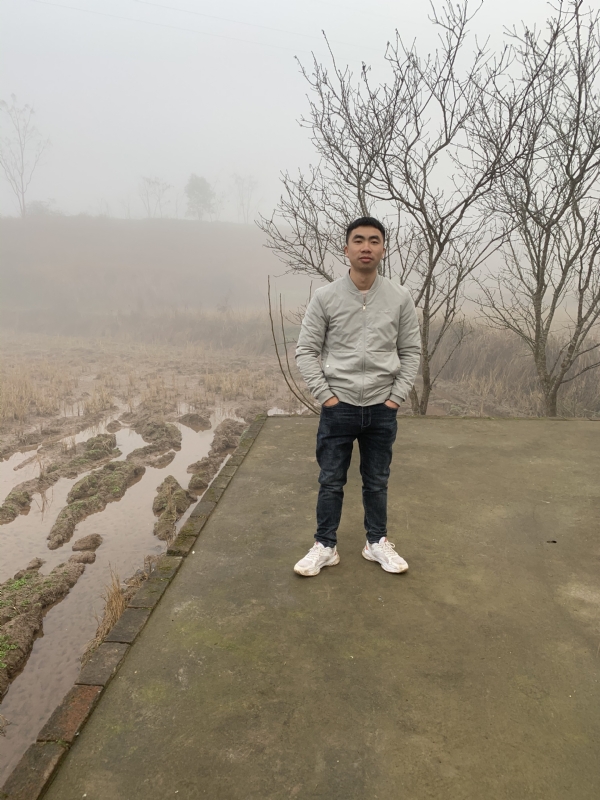 迷路的小猪的第一张照片--盐城相亲服务中心