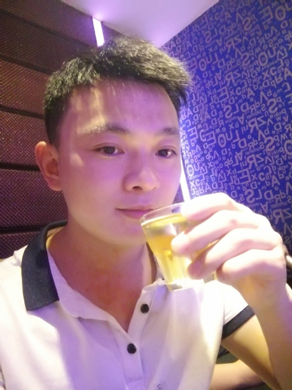 幸福的拥抱的第一张照片--盐城相亲服务中心