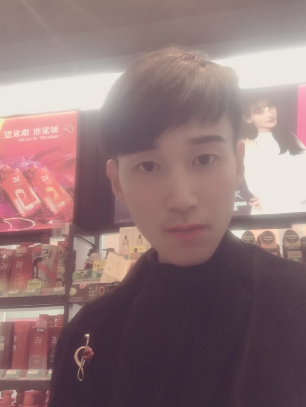 唯美的爱情故事的第一张照片--盐城相亲服务中心