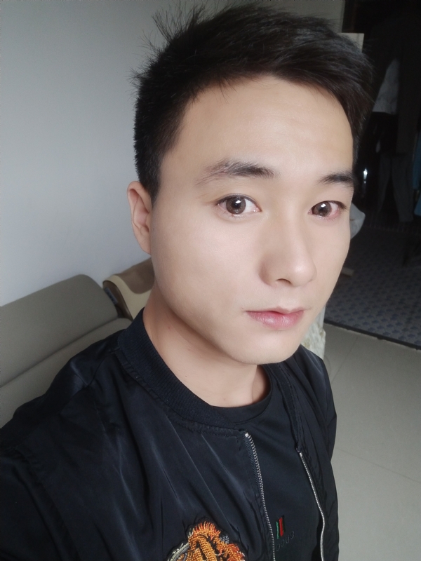 何凡的第三张照片--盐城相亲服务中心