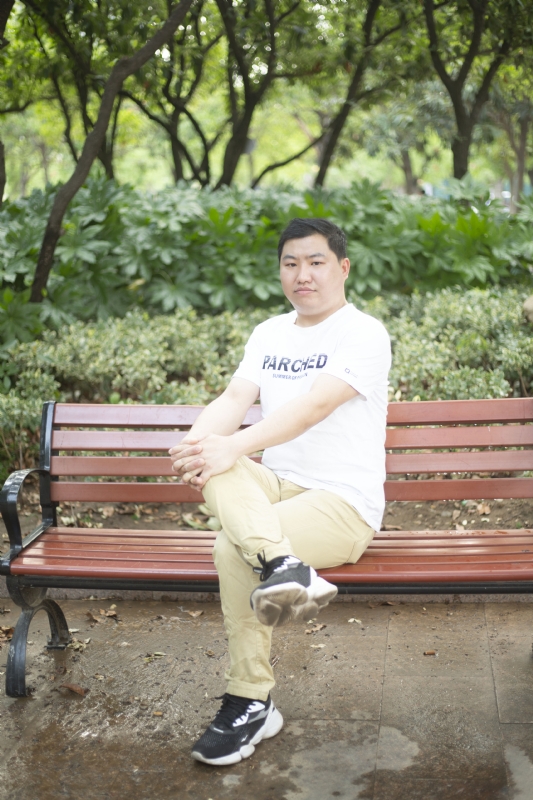 抱着鱼睡觉的猫的第一张照片--盐城相亲服务中心