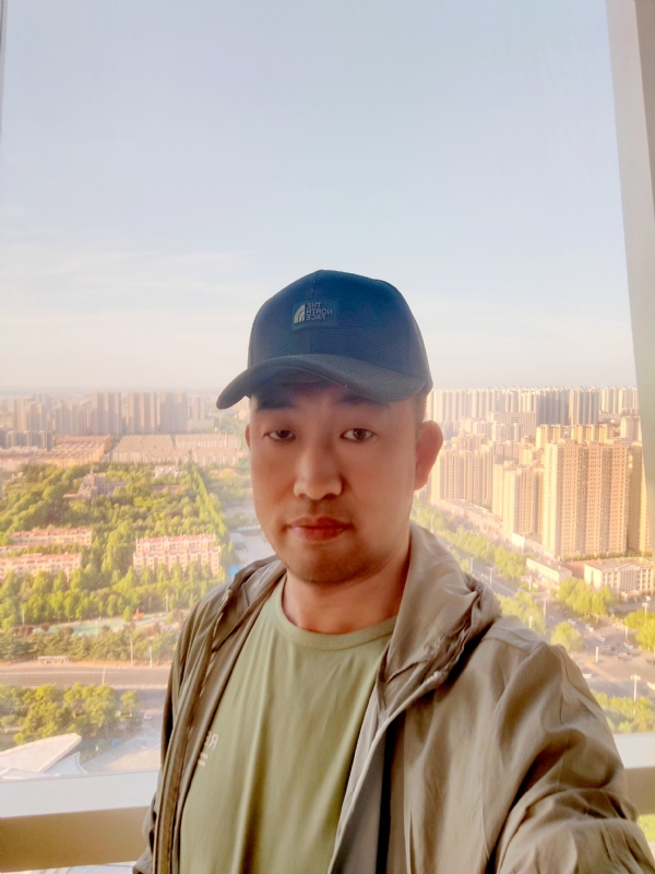 勇攀高峰的第一张照片--盐城相亲服务中心