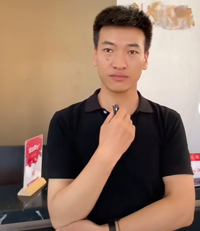 一杯梁白开的第一张照片--盐城相亲服务中心