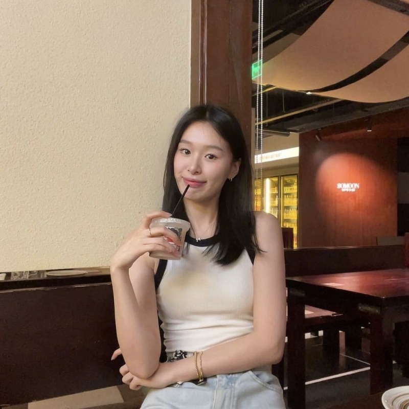 羽毛的第一张照片--盐城相亲服务中心