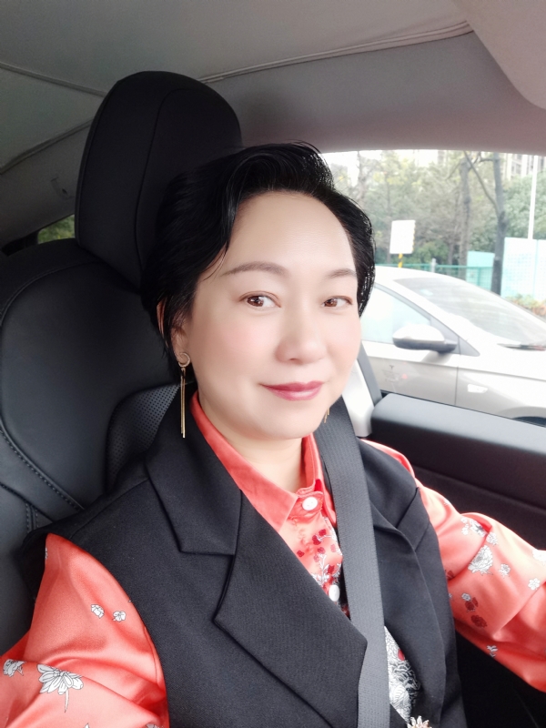 艳阳天的第二张照片--盐城相亲服务中心