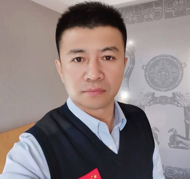 生在红旗下的第一张照片--盐城相亲服务中心