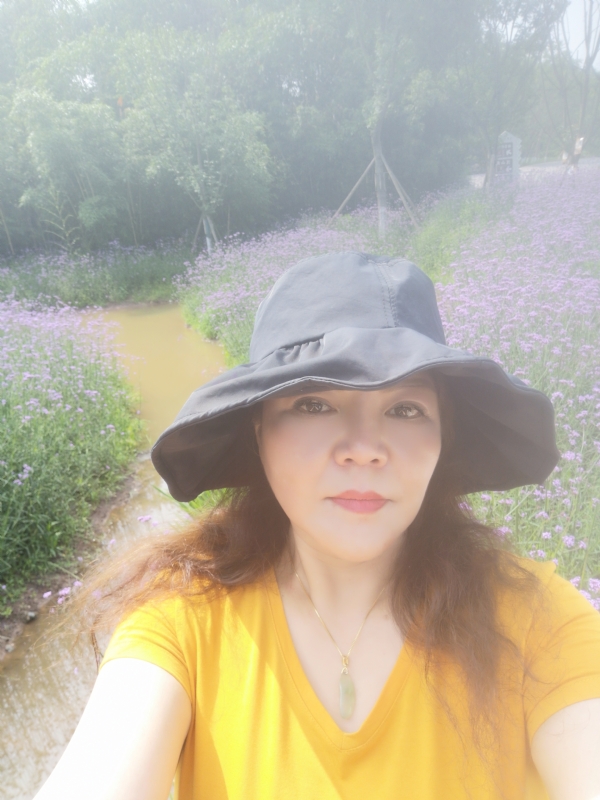 宛霞的第三张照片--盐城相亲服务中心