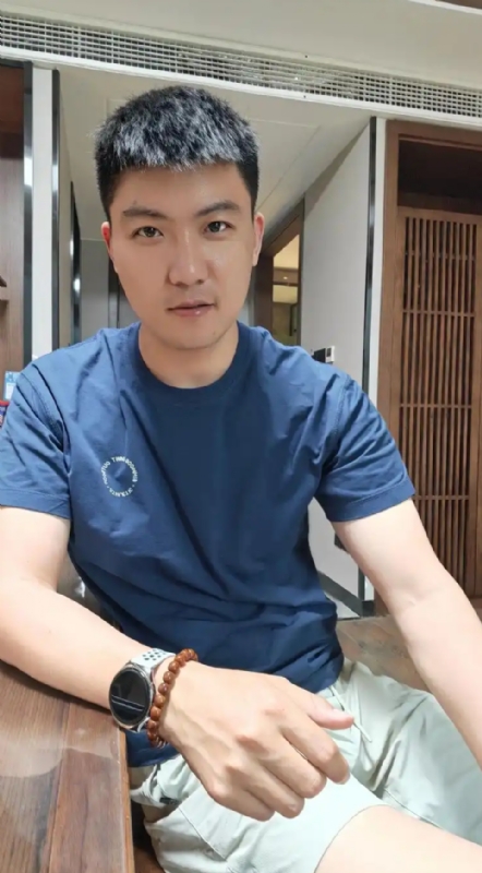 大鹏展翅的第一张照片--盐城相亲服务中心