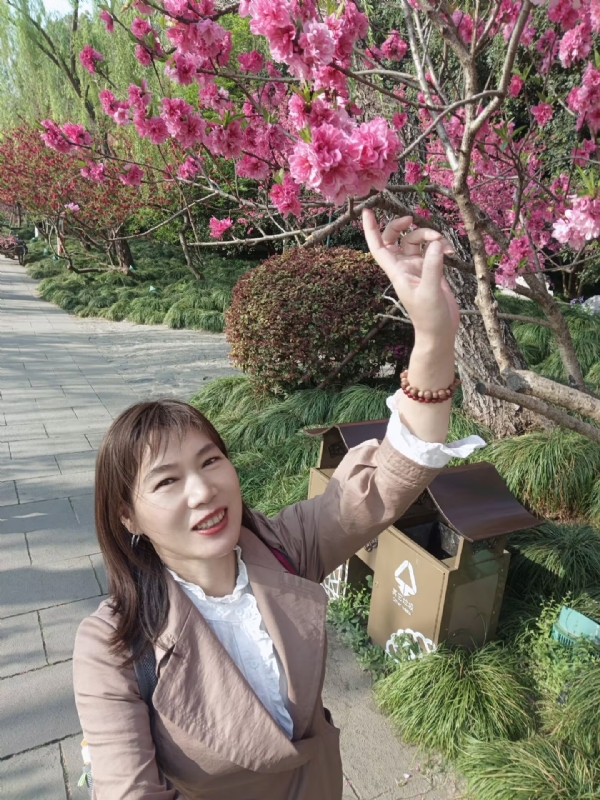 丽娜的第四张照片--盐城相亲服务中心