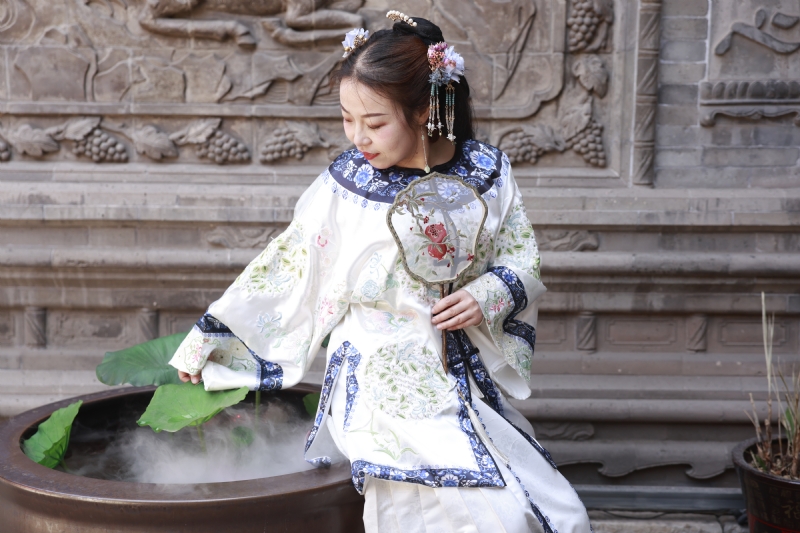 认真的雪的第一张照片--盐城相亲服务中心